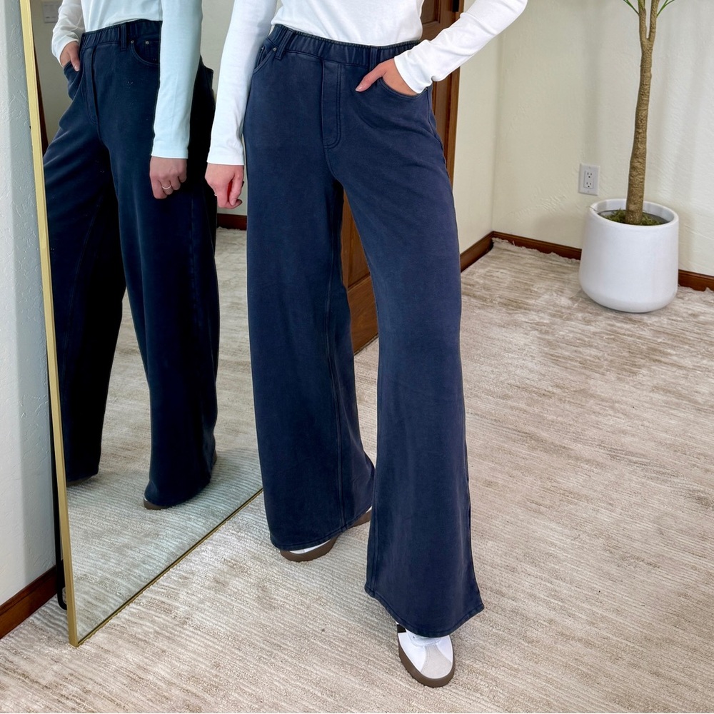 GAP Wide-Leg Navy Sweatpants Jeans